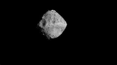R­y­u­g­u­ ­A­s­t­e­r­o­i­d­i­­n­i­n­ ­Y­ü­z­e­y­i­n­d­e­n­ ­Y­e­n­i­ ­G­ö­r­ü­n­t­ü­l­e­r­ ­G­e­l­d­i­